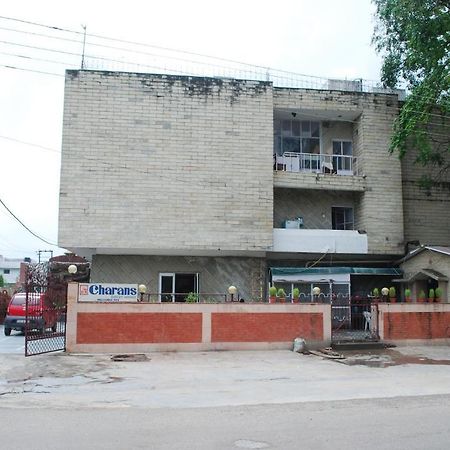Charans Guest House Lucknow Ngoại thất bức ảnh