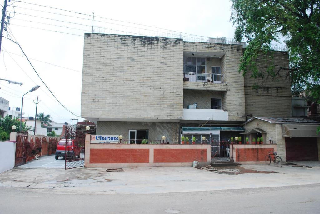 Charans Guest House Lucknow Ngoại thất bức ảnh